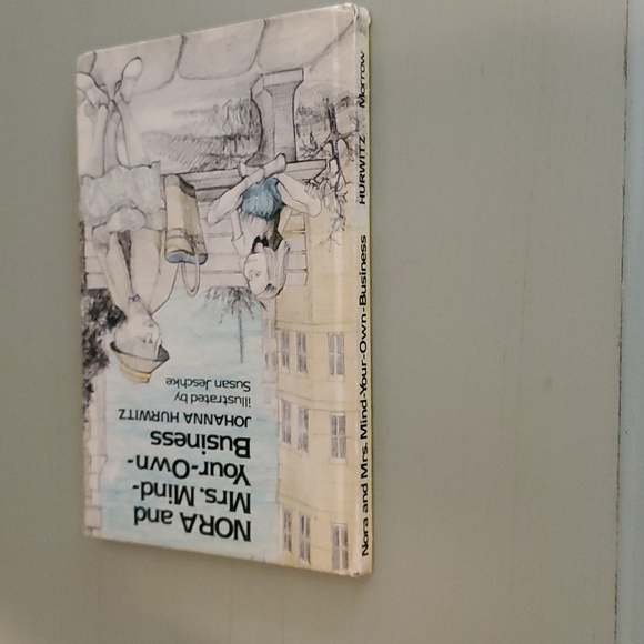 Vintage 1977, NORA and Mrs. Mind-Your-Own-Business (Weekly Reader) Hardcover - Picture 12 of 16